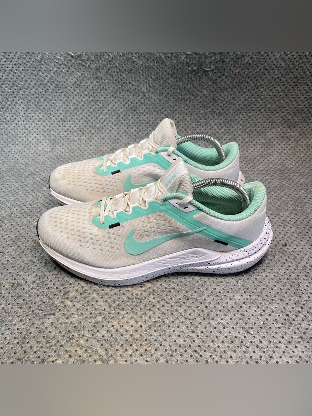 Nike Air Winflo 10 White Running Shoes Size 9.5 Women’s